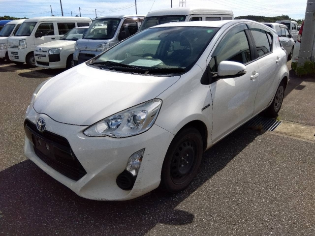 TOYOTA AQUA 2017