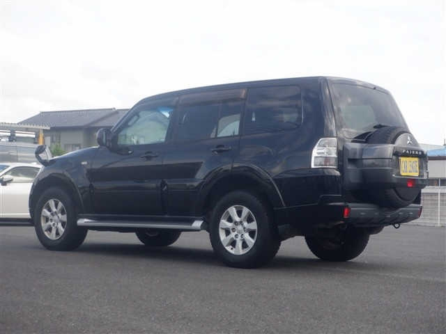 MITSUBISHI PAJERO 2011