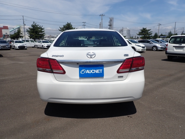 TOYOTA PREMIO 2020
