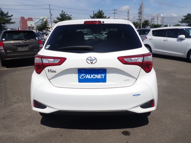 TOYOTA VITZ 2018
