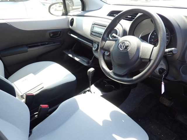 TOYOTA VITZ 2014