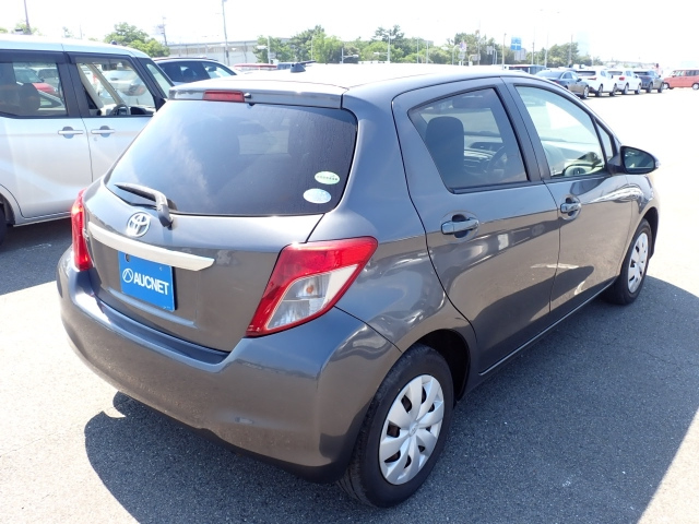 TOYOTA VITZ 2014