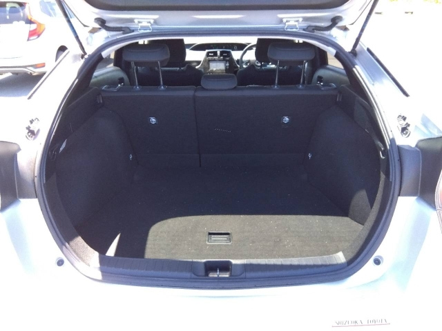 TOYOTA PRIUS 2018