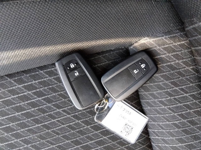 TOYOTA PRIUS 2018