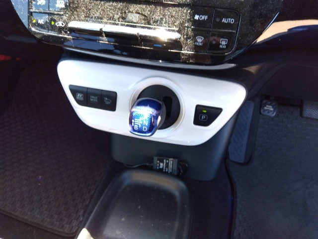 TOYOTA PRIUS 2018