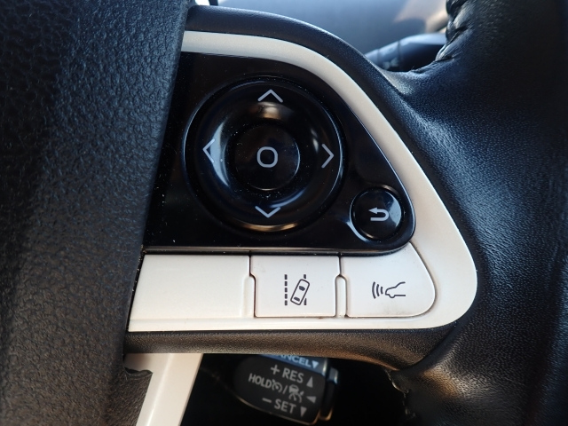 TOYOTA PRIUS 2018