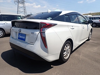 TOYOTA PRIUS 2018