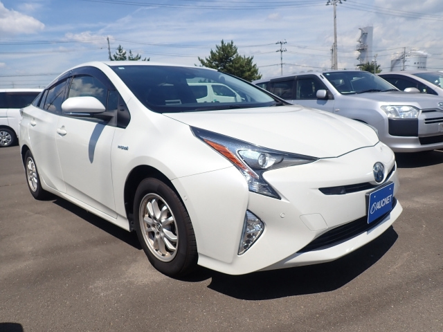 TOYOTA PRIUS 2018