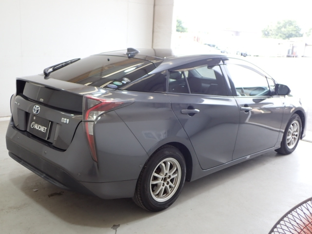 TOYOTA PRIUS 2017