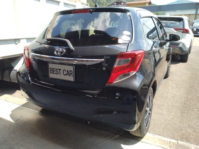 TOYOTA VITZ 2017