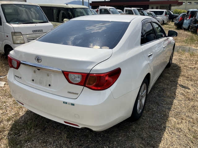 TOYOTA MARK X 2010