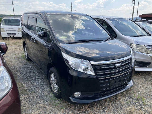 TOYOTA NOAH 2016