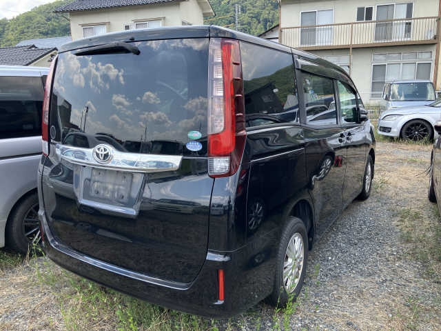 TOYOTA NOAH 2016