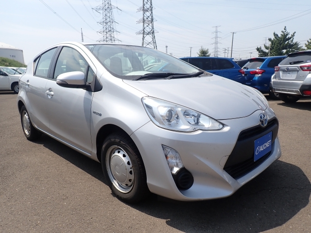 TOYOTA AQUA 2017