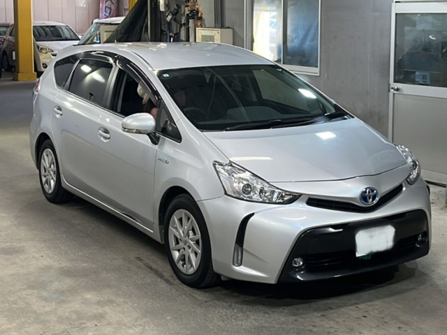 TOYOTA PRIUS ALPHA 2015