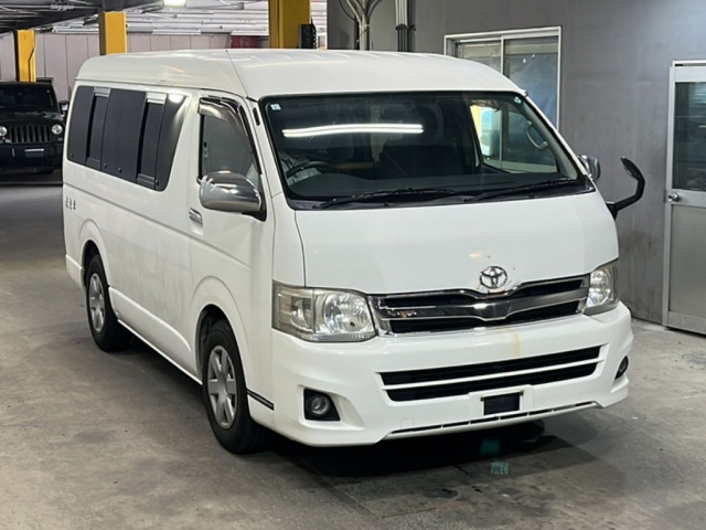 TOYOTA HIACE 2011