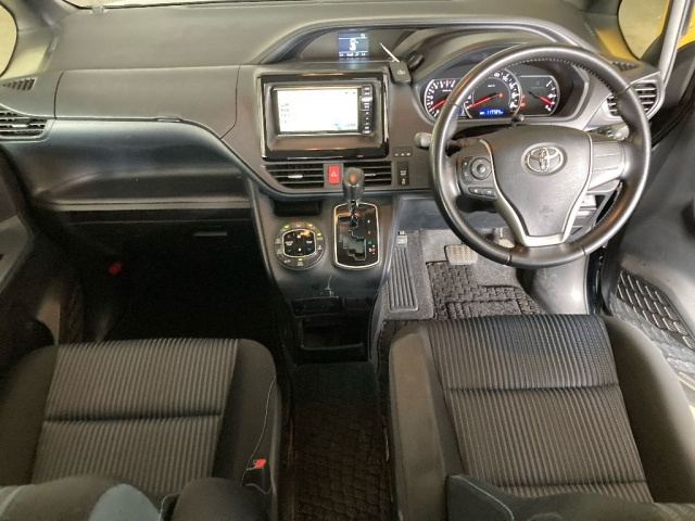 TOYOTA VOXY 2014