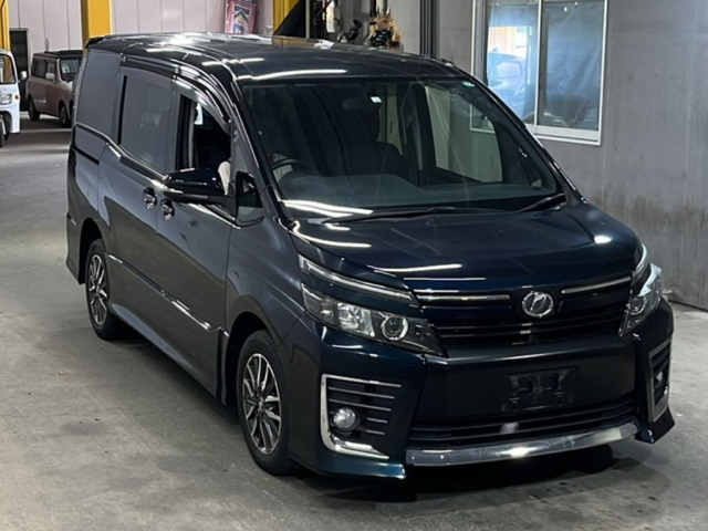 TOYOTA VOXY 2014