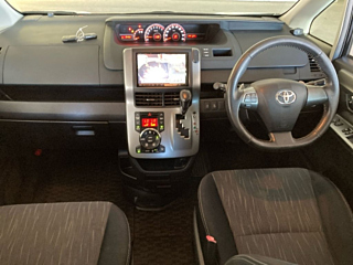TOYOTA VOXY 2012