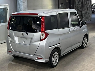 TOYOTA ROOMY 2022