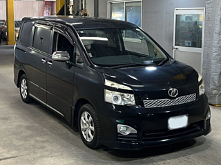 TOYOTA VOXY 2011