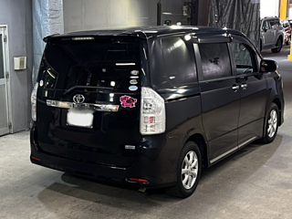 TOYOTA VOXY 2011