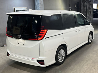 TOYOTA NOAH 2023
