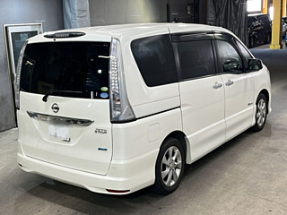 NISSAN SERENA 2013