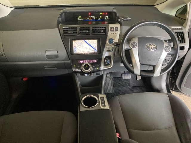 TOYOTA PRIUS ALPHA 2012