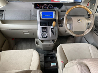 TOYOTA NOAH 2008