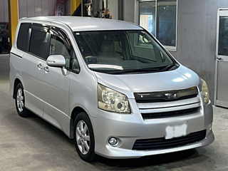 TOYOTA NOAH 2008
