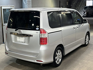 TOYOTA NOAH 2008
