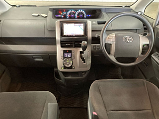 TOYOTA NOAH 2009