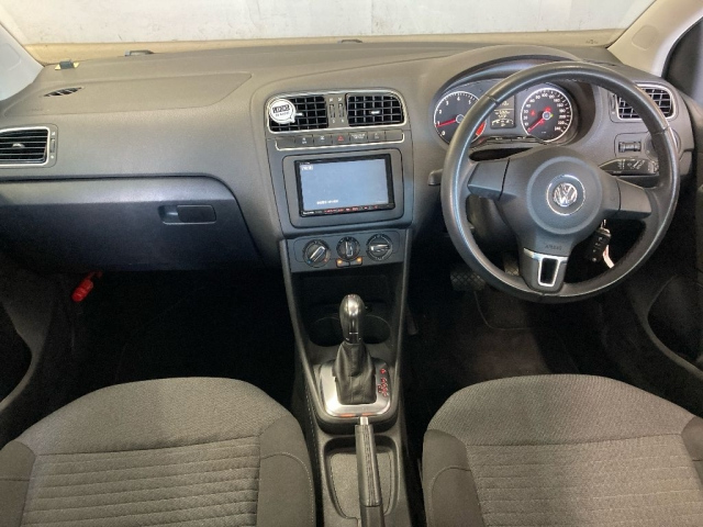 VOLKSWAGEN POLO 2014