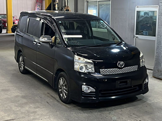 TOYOTA VOXY 2013