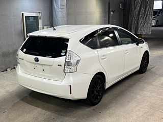 TOYOTA PRIUS ALPHA 2012