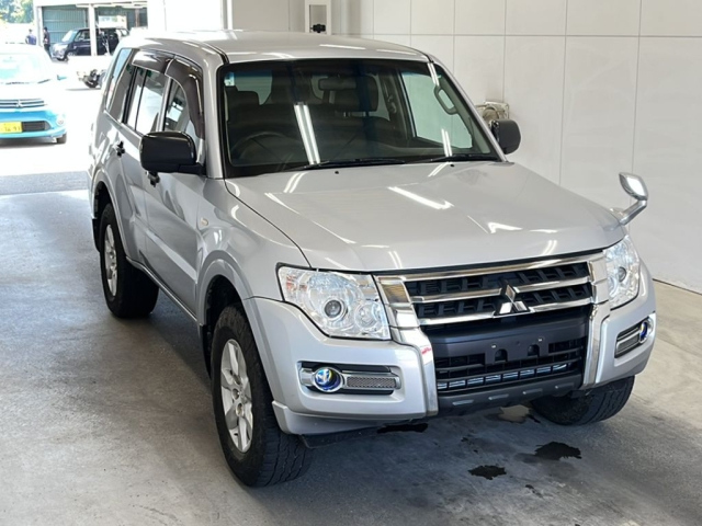 MITSUBISHI PAJERO 2017
