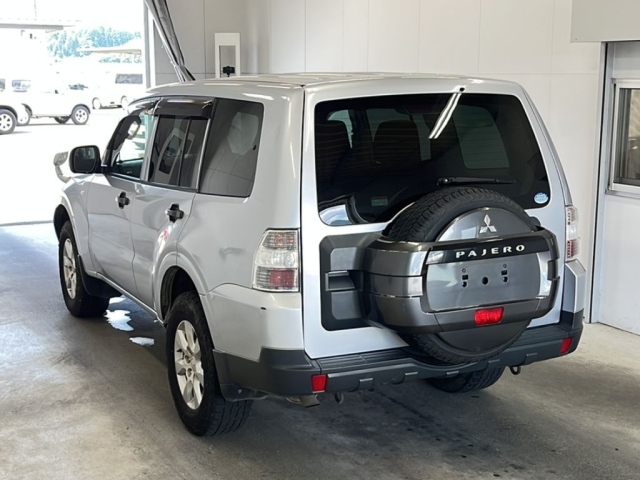 MITSUBISHI PAJERO 2017