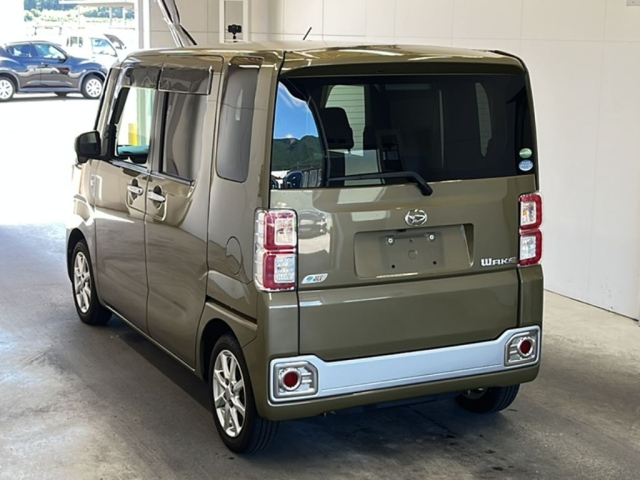 DAIHATSU WAKE 2014