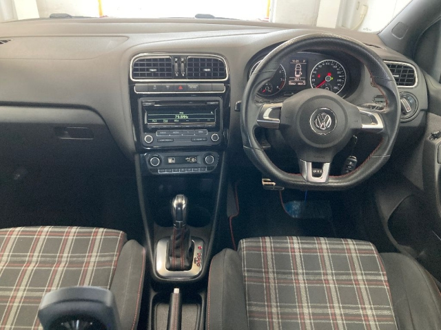 VOLKSWAGEN POLO 2012