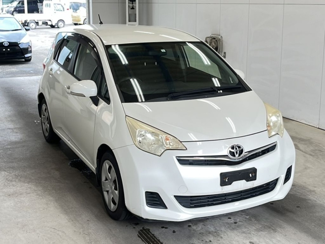 TOYOTA RACTIS 2013