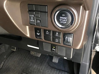 TOYOTA ROOMY 2022