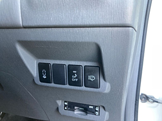TOYOTA PRIUS ALPHA 2012