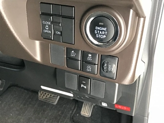 TOYOTA ROOMY 2022