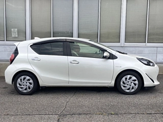 TOYOTA AQUA 2019