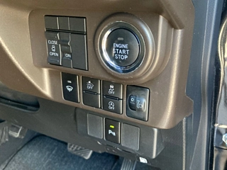 TOYOTA ROOMY 2022