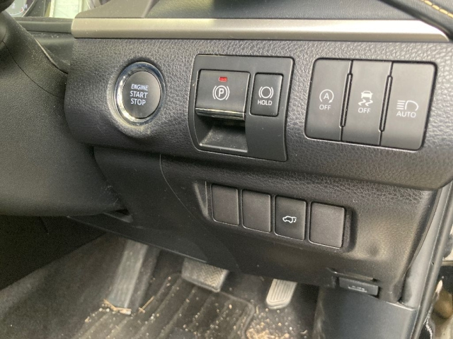 TOYOTA HARRIER 2018