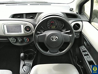 TOYOTA VITZ 2012