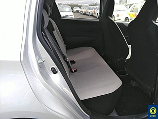TOYOTA VITZ 2012