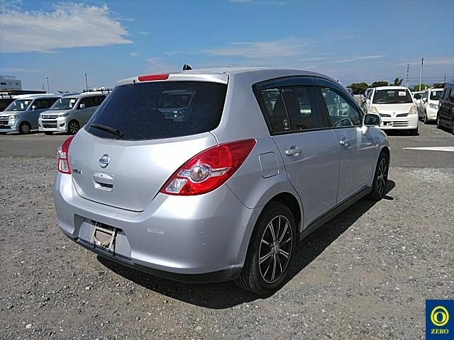 NISSAN TIIDA 2011